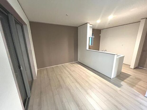 リビングダイニングになります。ご家族そろっての素敵な空間になりそうですね。