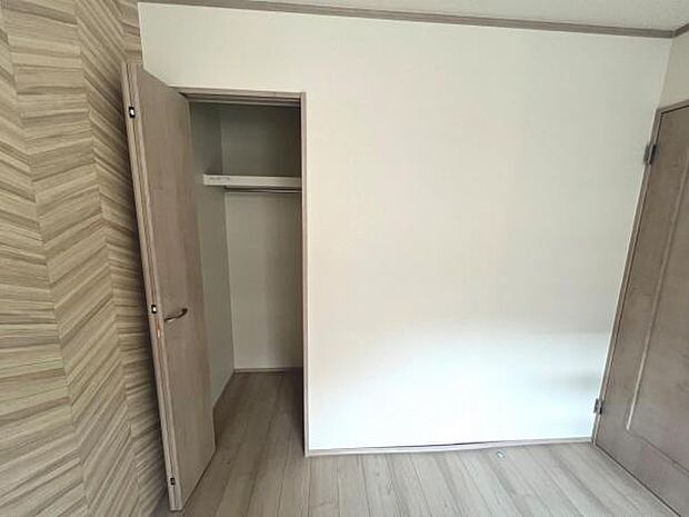 中の物を確認しやすく、取り出しやすい収納スペース。お部屋を広々とお使いいただけます。