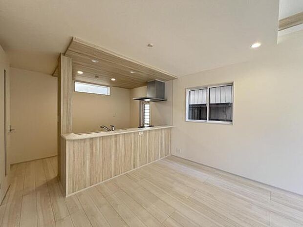 ご家族が集うLDKは約16帖の広さ、団らんの空間です。