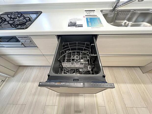 機能性に優れ食器洗乾燥機付のシステムキッチンで忙しい家事をサポートします。