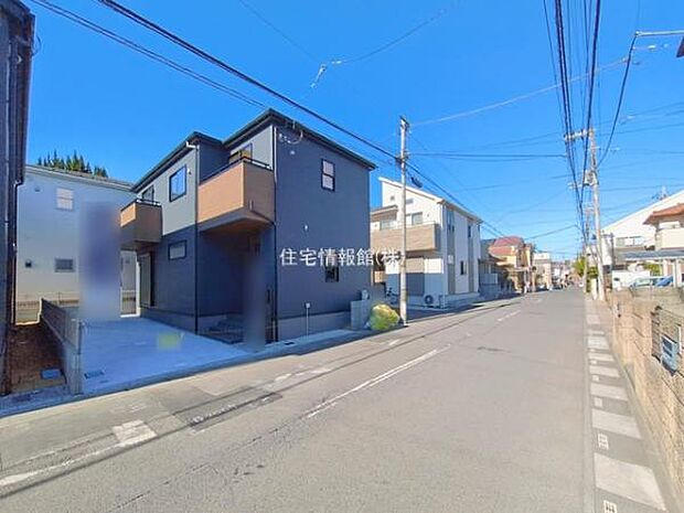 前面道路を含めた現地写真です。