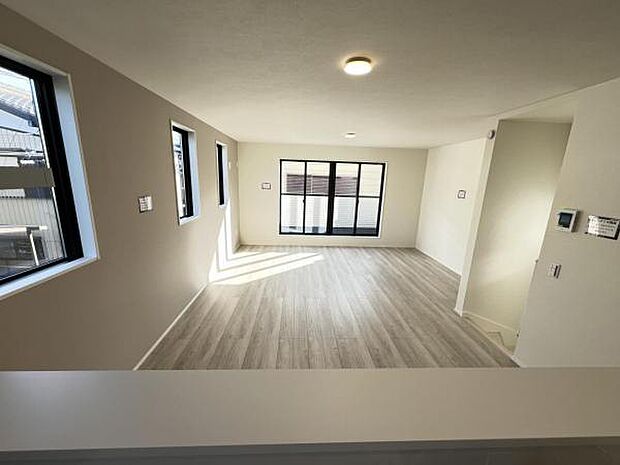 リビングダイニングになります。ご家族そろっての素敵な空間になりそうですね。