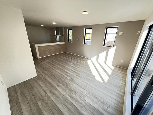 家族団らんの場所としてゆったりと居心地の良いリビングです。