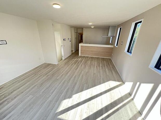 ご家族の温かい時間を演出するダイニングスペースです。