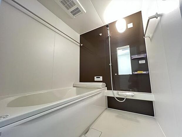 スタイリッシュな浴室で1日の疲れをゆったり癒されるのもいいですね。