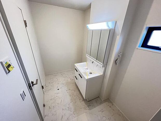 脱衣所は小さなお子様がいるご家庭にも重宝されます。