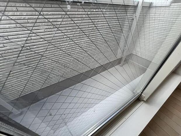 お洗濯ものを気持ち良く太陽の光で干せるのが嬉しいですね開放感あふれる広々としたバルコニーはお洗濯はも