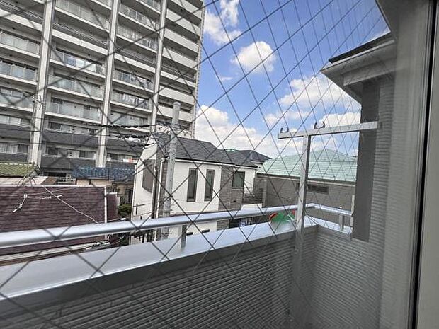 お住まいからの眺望ですバルコニーからの眺望です明るい陽射しを浴びながらゆったりと過ごすのも良いですね