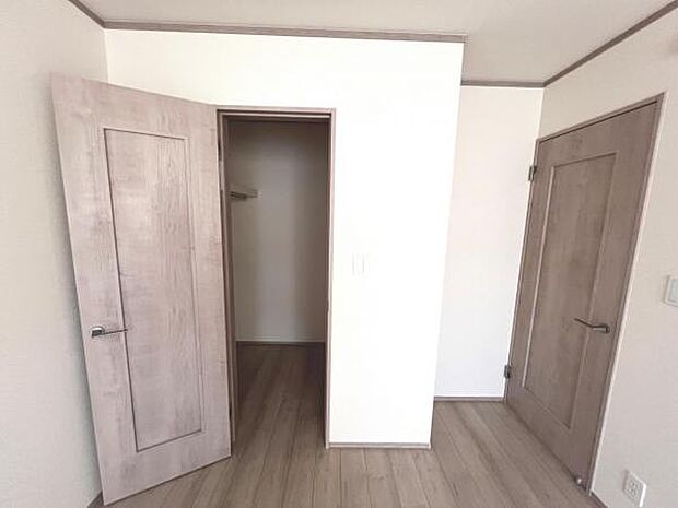 中の物を確認しやすく、取り出しやすい収納スペース。お部屋を広々とお使いいただけます。