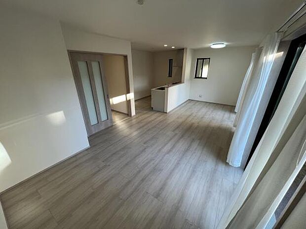 リビングダイニングになります。ご家族そろっての素敵な空間になりそうですね。