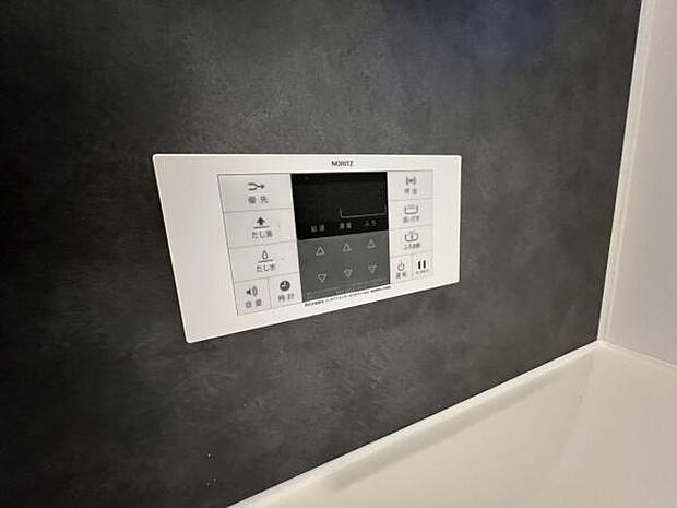 給湯のコントロールパネルです。
