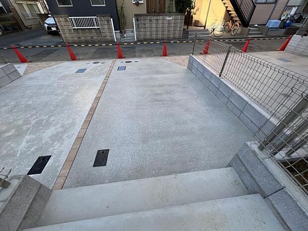 駐車場ももちろん完備しておりますのでお車所有の方にも心強いです。