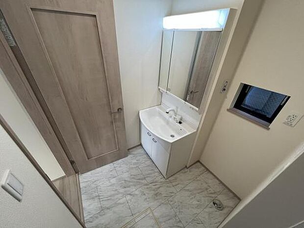 脱衣所は小さなお子様がいるご家庭にも重宝されます。