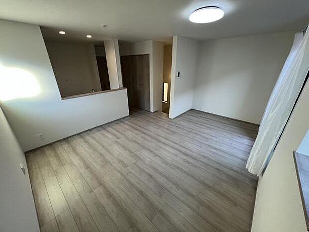 家族団らんの場所としてゆったりと居心地の良いリビングです。