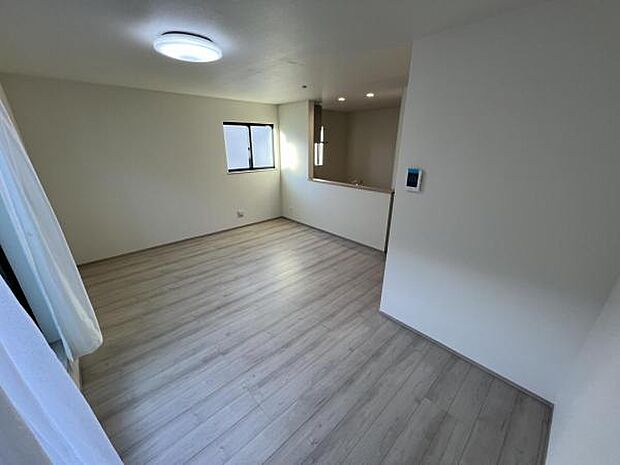 リビングダイニングになります。ご家族そろっての素敵な空間になりそうですね。