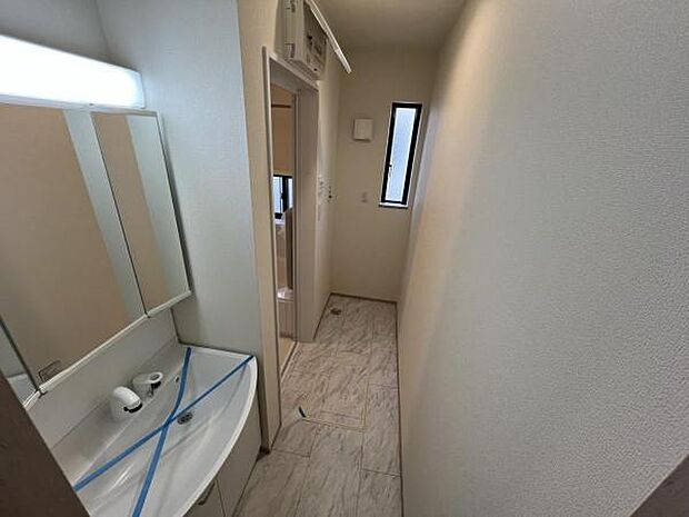 脱衣所は小さなお子様がいるご家庭にも重宝されます。