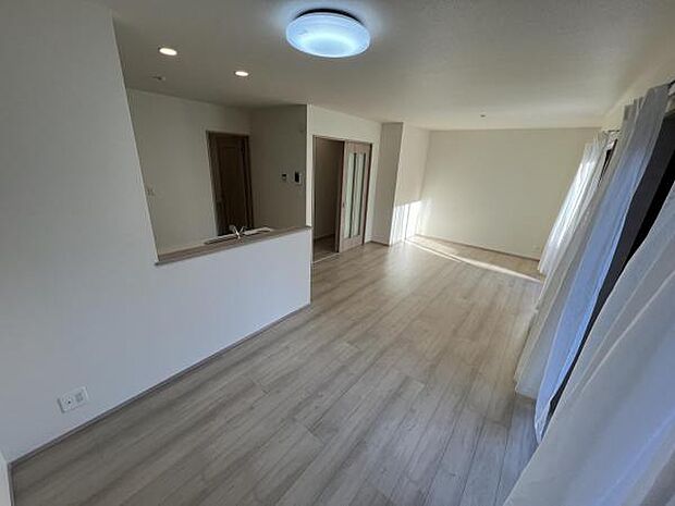 家族団らんの場所としてゆったりと居心地の良いリビングです。