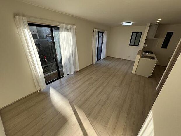 リビングダイニングになります。ご家族そろっての素敵な空間になりそうですね。