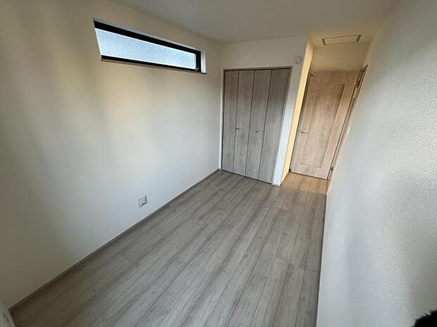 2面採光を確保した室内は、明るく風通しも良く、大変居心地の良い空間となっております。