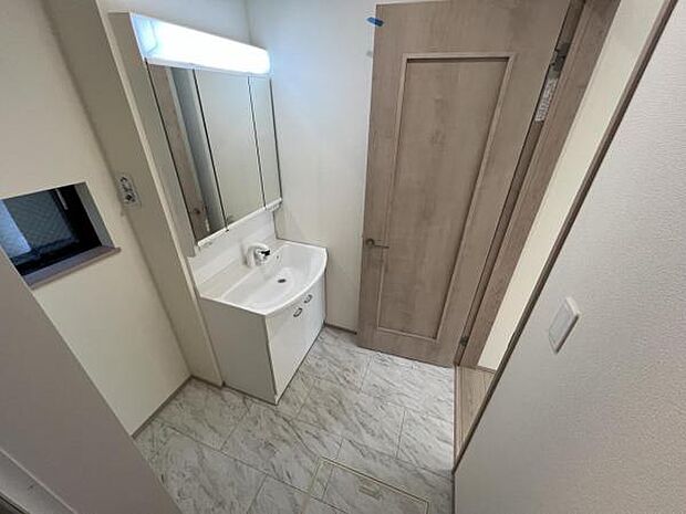 脱衣所は小さなお子様がいるご家庭にも重宝されます。