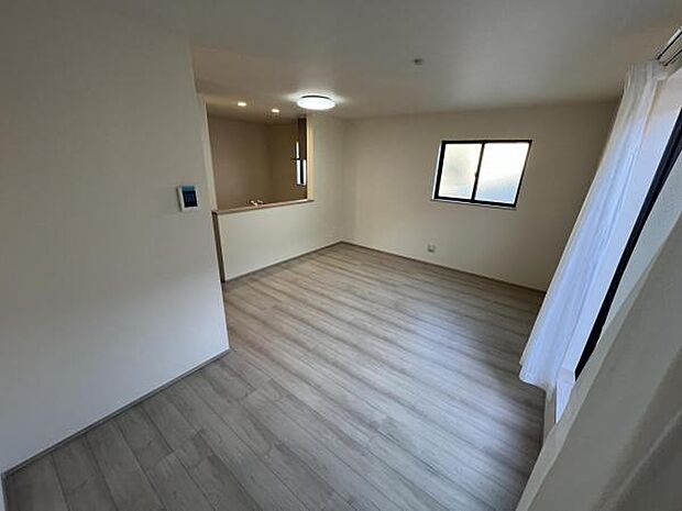 リビングダイニングになります。ご家族そろっての素敵な空間になりそうですね。