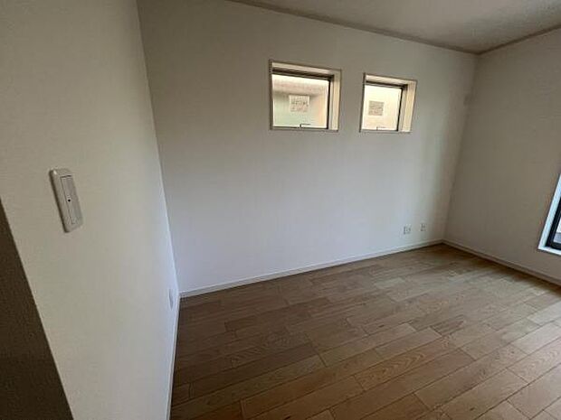 お食事中もキッチンと会話が楽しめるダイニングスペーゆったりとした開放的なダイニングキッチンスペースで