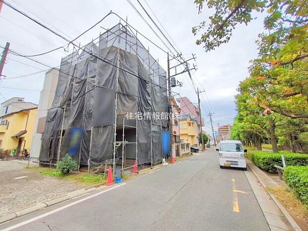 前面道路を含めた現地写真です。