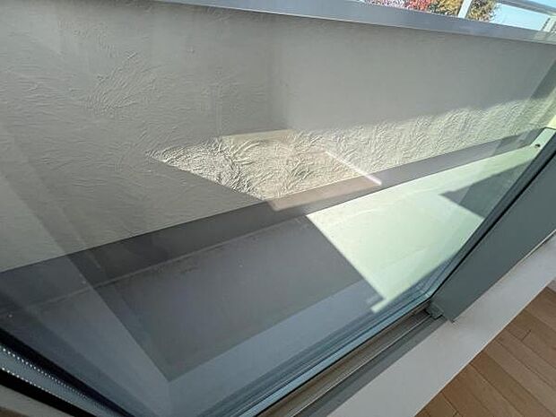 お洗濯ものを気持ち良く太陽の光で干せるのが嬉しいですね開放感あふれる広々としたバルコニーはお洗濯はも