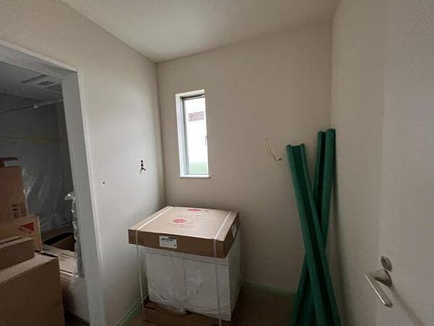 洗面化粧台です。朝の身支度から1日が始まります。収納力と機能性に優れたお手入れラクラク洗面化粧台です