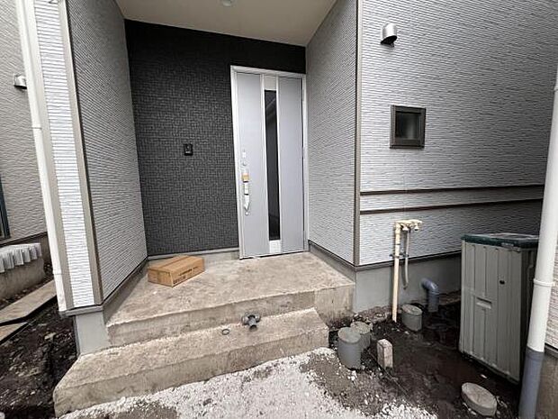 いつも気持ちよくご家族を迎えられる玄関です。綺麗で明るい玄関でお客様をお迎えいただけます。