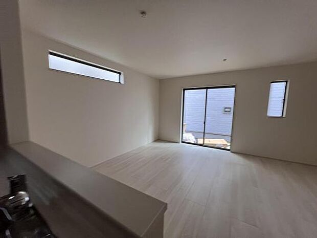 家族団らんの場所としてゆったりと居心地の良いリビングです明るい日差しが入る風通しの良いリビングですご