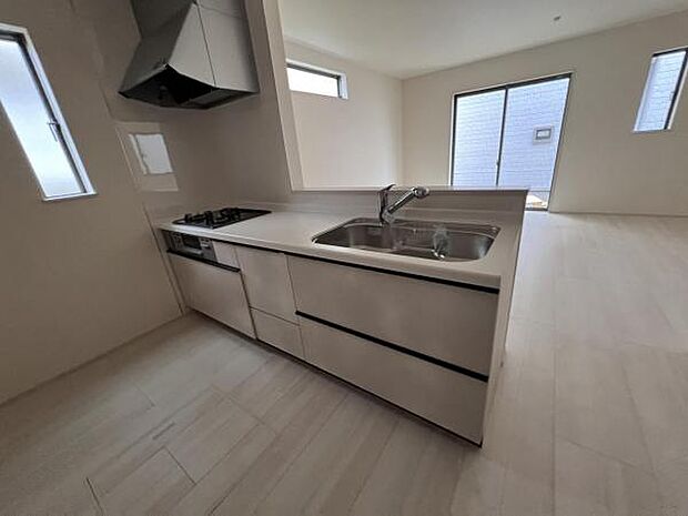 料理の時間が楽しくなるキッチンスペースです作業スペースが広く家事動線をゆったりと確保できるキッチン