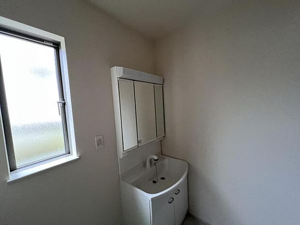 お天気を気にせずお洗濯ができ、室内干し可能です。