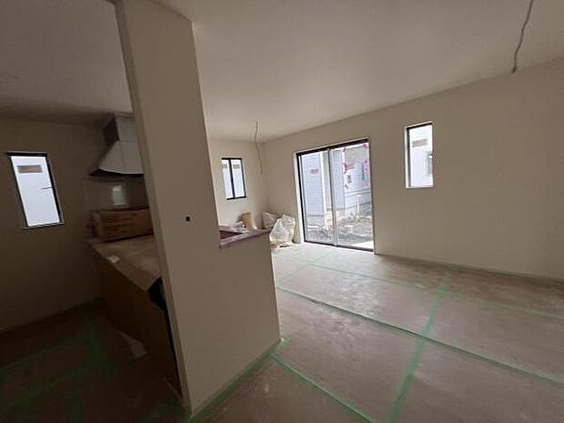 家族団らんの場所としてゆったりと居心地の良いリビングです明るい日差しが入る風通しの良いリビングですご