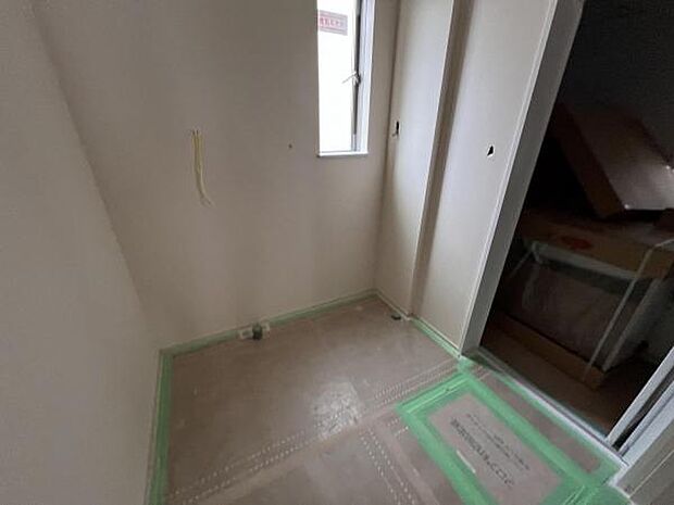 洗面化粧台です。朝の身支度から1日が始まります。収納力と機能性に優れたお手入れラクラク洗面化粧台です