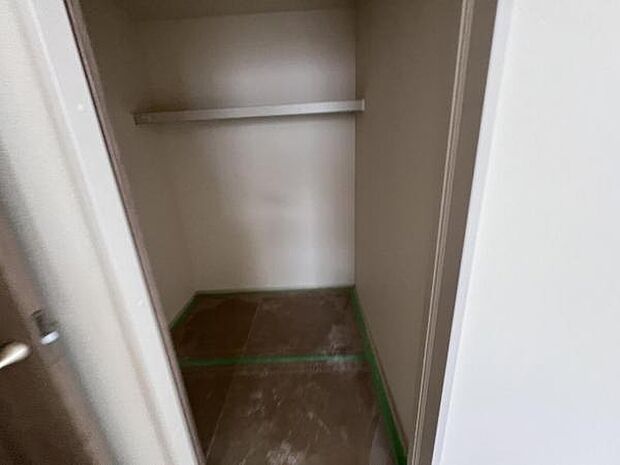 いつでもお部屋をスッキリお使い頂ける収納スペースを設置中の物を確認しやすく取り出しやすい収納スペース