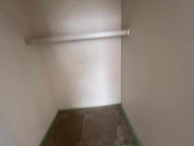 ウォークインクローゼットがあり収納スペースも豊富季節物もスッキリ片付きそうですウォークインクローね。