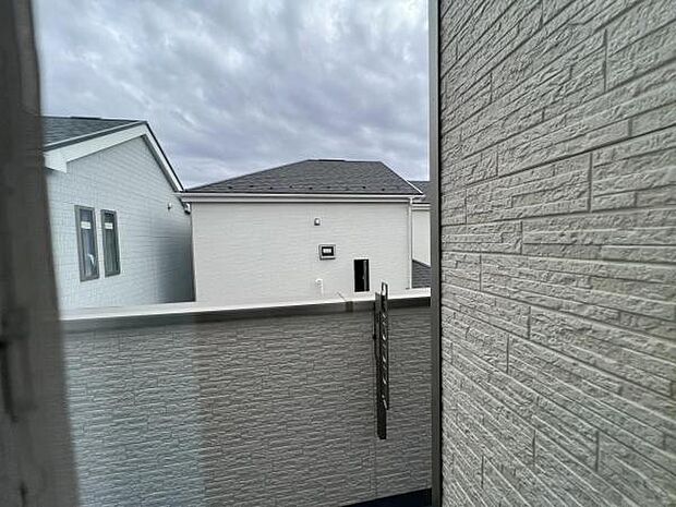 お住まいからの眺望ですバルコニーからの眺望です明るい陽射しを浴びながらゆったりと過ごすのも良いですね