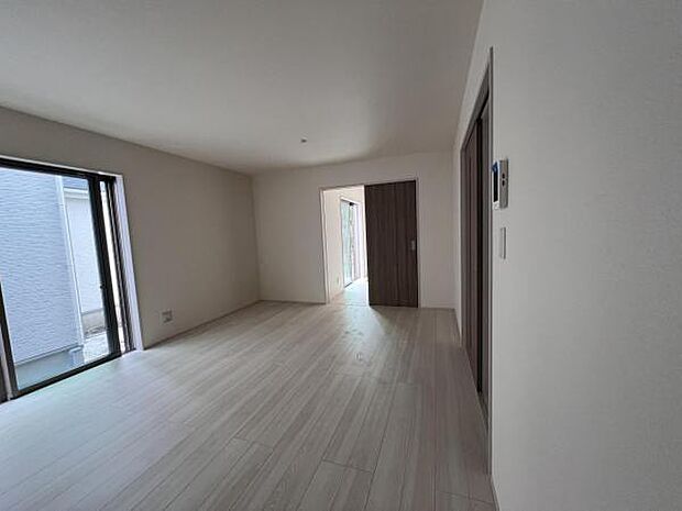 家族団らんの場所としてゆったりと居心地の良いリビングです明るい日差しが入る風通しの良いリビングですご