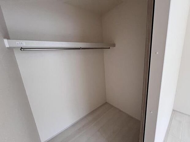 いつでもお部屋をスッキリお使い頂ける収納スペースを設置中の物を確認しやすく取り出しやすい収納スペース