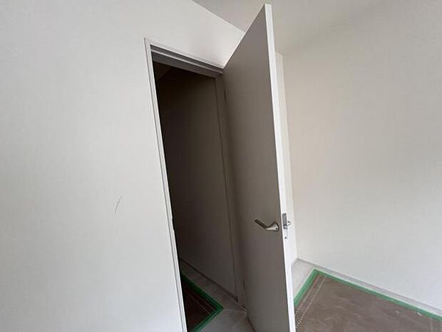 いつでもお部屋をスッキリお使い頂ける収納スペースを設置中の物を確認しやすく取り出しやすい収納スペース