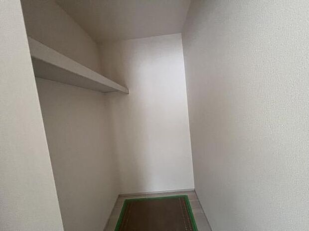 ウォークインクローゼットがあり収納スペースも豊富季節物もスッキリ片付きそうですウォークインクローね。