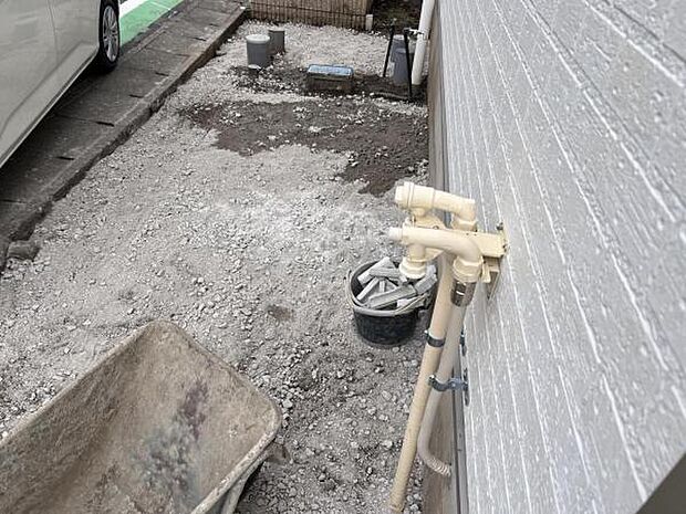 駐車場ももちろん完備しておりますのでお車所有の方にも心強いです駐車場です前面道路との高低差も少なく