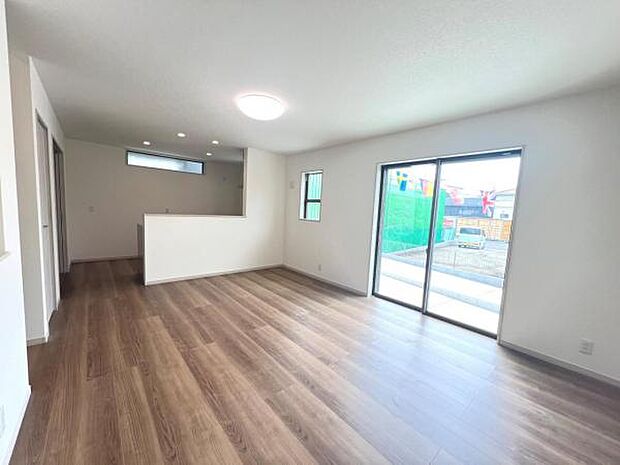 リビングダイニングになります。ご家族そろっての素敵な空間になりそうですね。