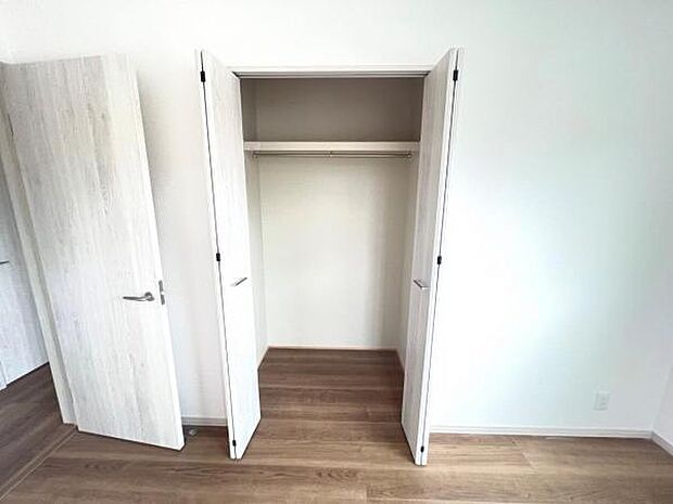 中の物を確認しやすく、取り出しやすい収納スペース。お部屋を広々とお使いいただけます。