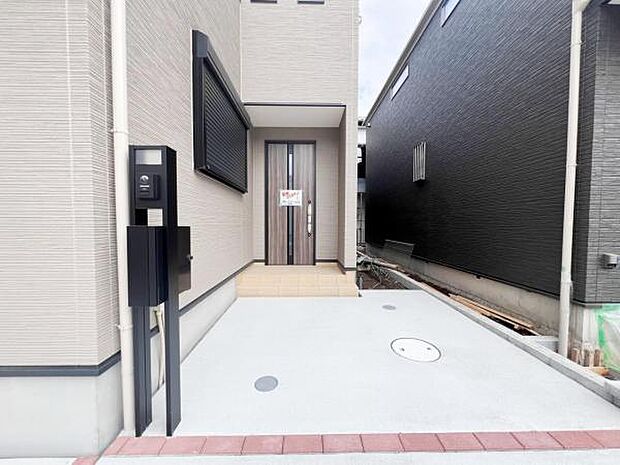 綺麗で明るい玄関でお客様をお迎えいただけます。