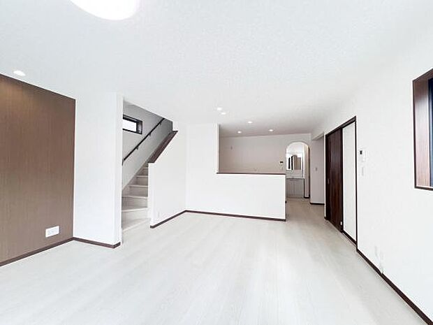 家族団らんの場所としてゆったりと居心地の良いリビングです。