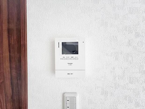 訪問者を確認できるTVモニター付きインターフォンです。