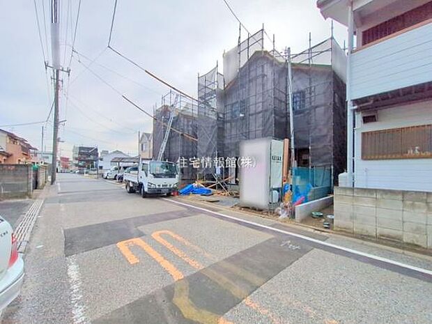 前面道路を含めた現地写真です。