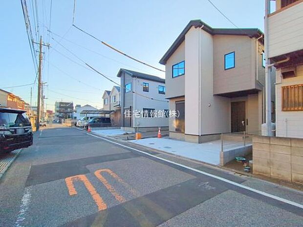 前面道路を含めた現地写真です。